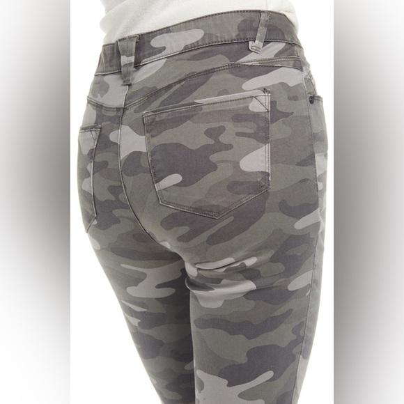 Ab'Solution Camo High Waist Ankle Skinny Pants
WIT & WISDOM - Picture 4 of 11